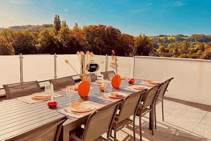 Location de vacances pour 16 personnes, avec Balcon ainsi que Terrasse et Vue dans Tilff