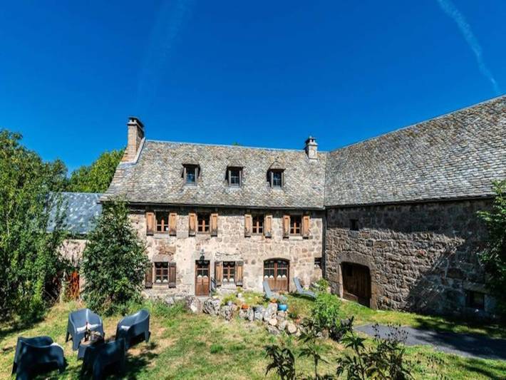Gîte pour 8 personnes, avec terrasse et jardin ainsi que piscine et jacuzzi, animaux acceptés à Brion (Lozère) - 2