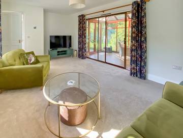 Log Cabin for 2 People in Herefordshire, West Midlands, Photo 2