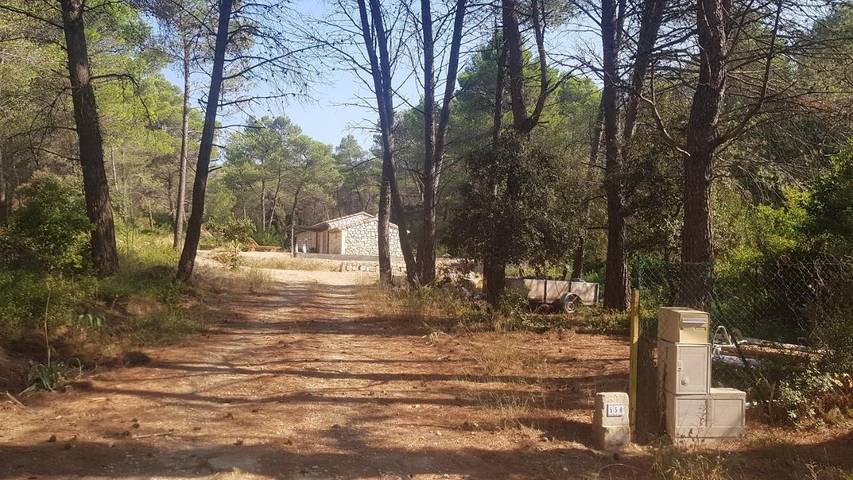 Location de vacances pour 4 personnes, avec vue ainsi que jardin et piscine, animaux acceptés à Les Baux-de-Provence - 2