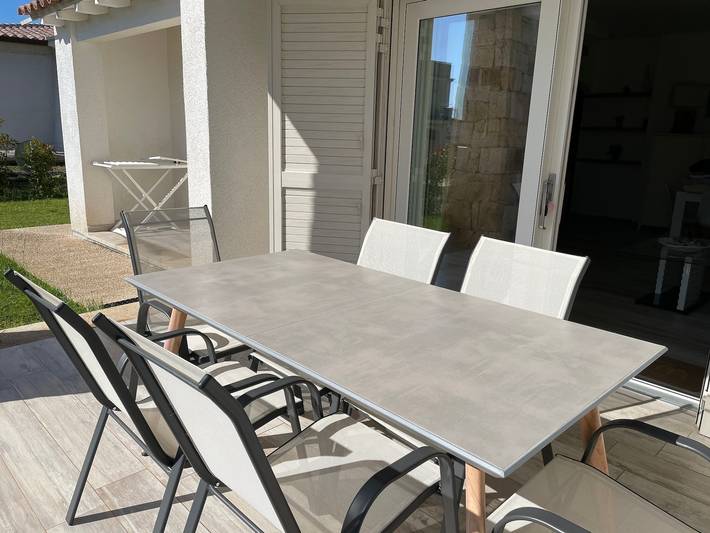 R House Ii: Your Paradise Retreat in Budoni