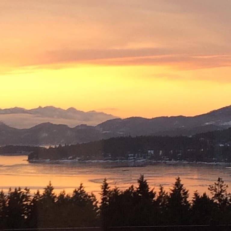 New Montana Modern Cottage mit Blick auf den Flathead Lake in Somers, Flathead Nationalwald