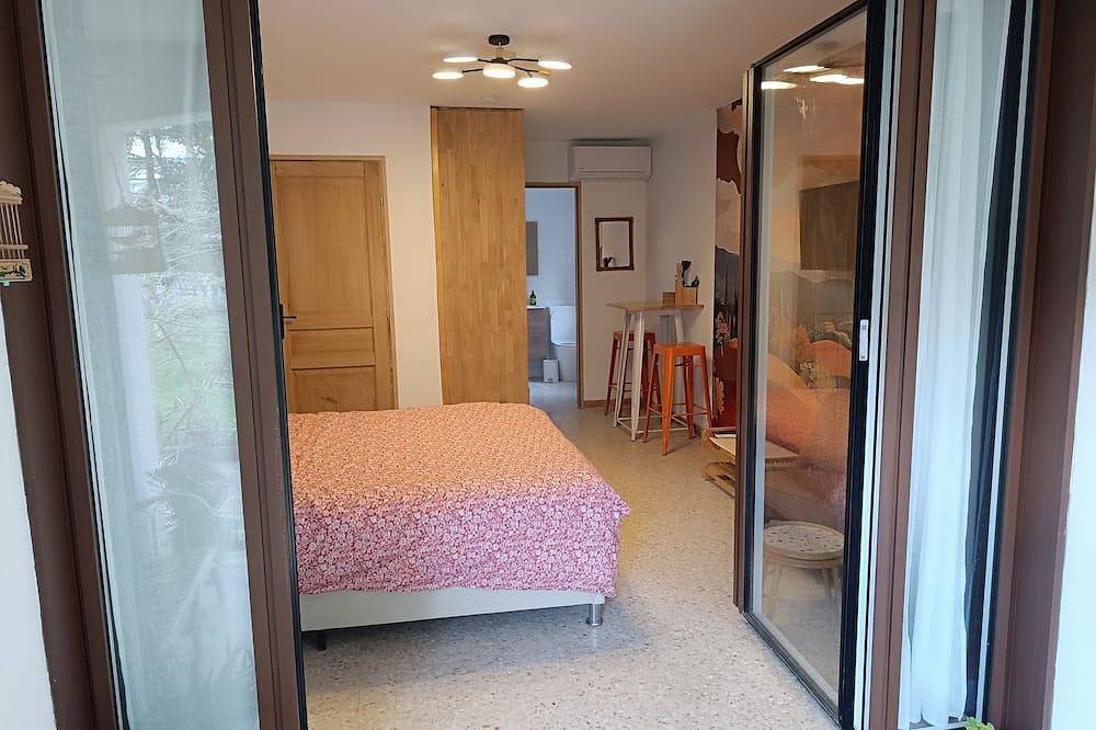 Ganze Wohnung, Lovely studio in mas provençal with private parking in Avignon, Vaucluse