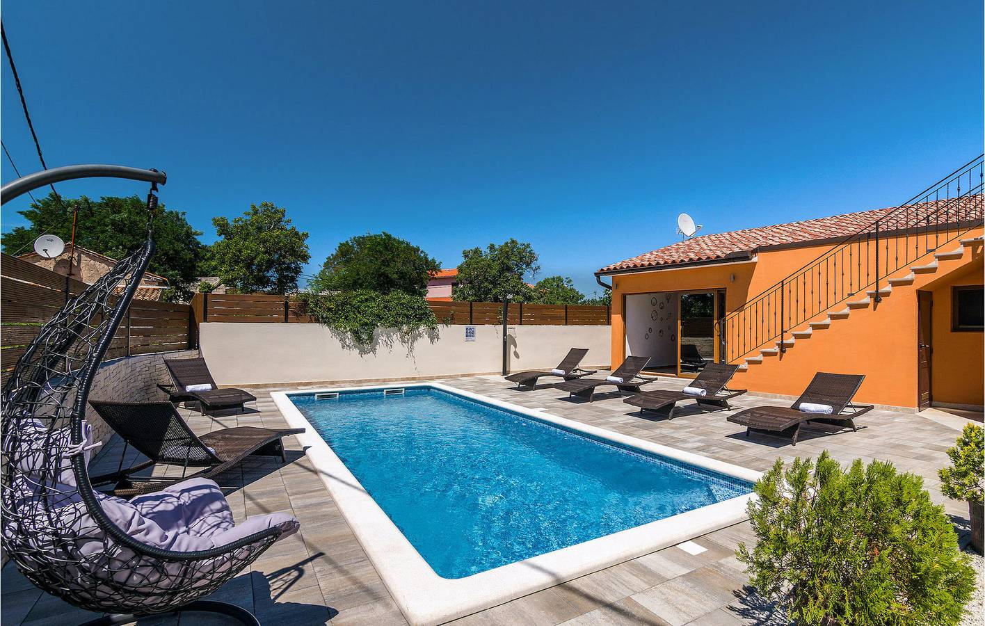 Gemütliche 2-Zimmer-Wohnung mit Pool, WLAN und Parkplatz in der Nähe des Sajini Centers in Barban, Südküste Istrien