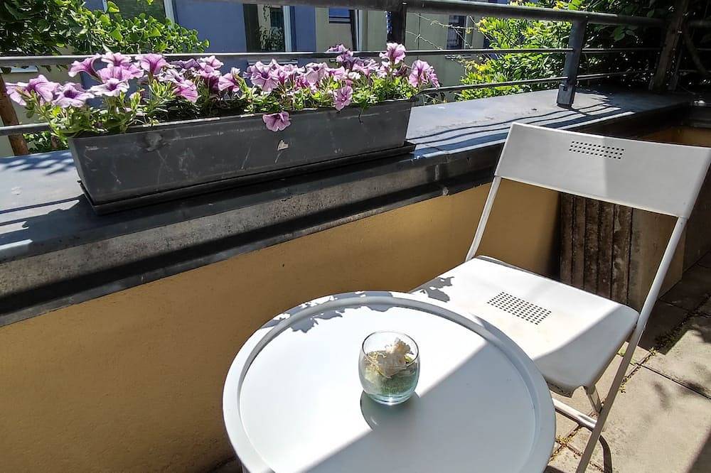 Ganze Wohnung, Geräumiges, helles, ruhiges Zimmer mit Balkon & Tv in Wien, Donau Niederösterreich