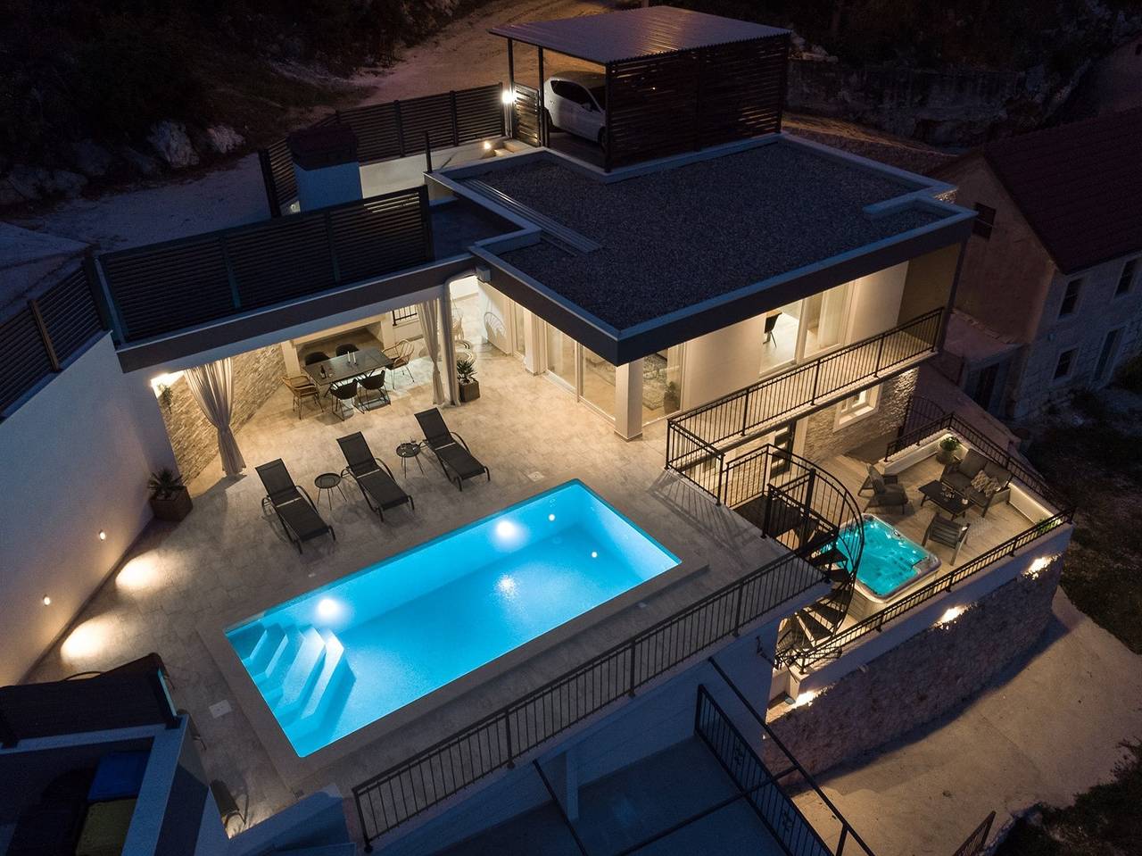 Villa Stella mit 32 qm privatem beheiztem Pool, Jacuzzi, Sauna, Medienraum, 3 Schlafzimmern, 6+2 Personen in Dalmatinisches Zagora