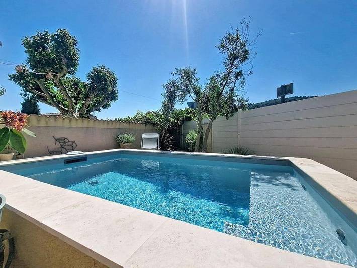 Location de vacances pour 6 personnes, avec Balcon et Terrasse ainsi que Piscine et Vue à Soyons