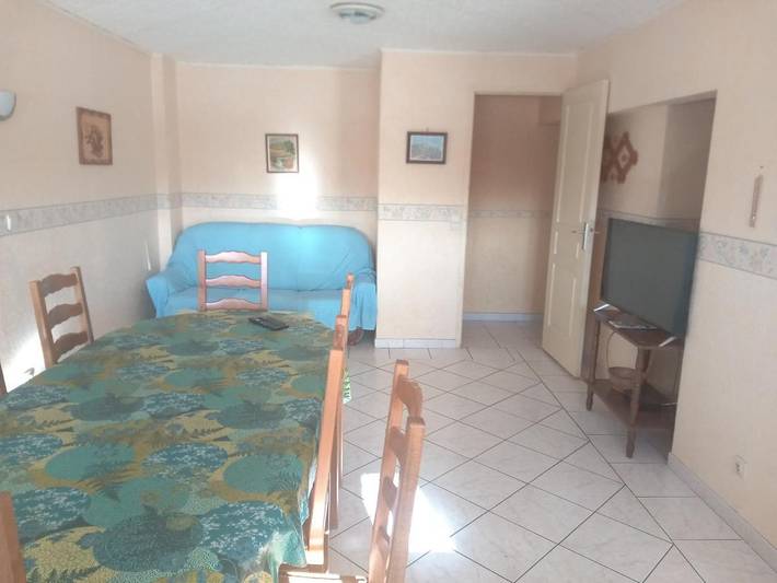 Location de vacances pour 9 personnes, avec piscine et bassin pour enfant ainsi que jardin et vue à Saint-Laurent-Lolmie - 2