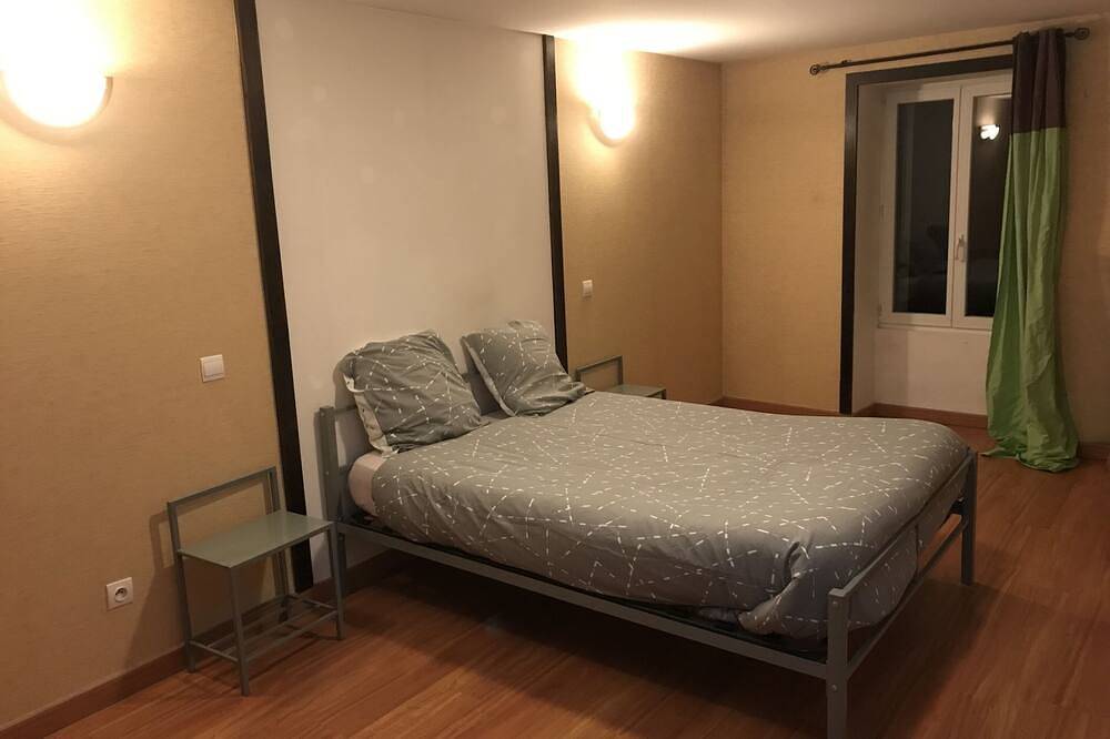 Ferienhaus-Budget-Ensuite mit Bad-Stadtblick in Saint-Sernin-du-Plain, Autun und Umgebung