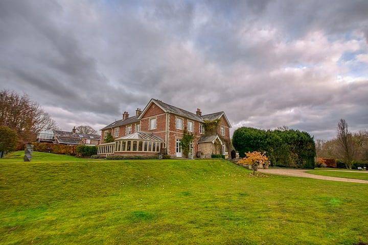 Manor for 16 people in Dorset