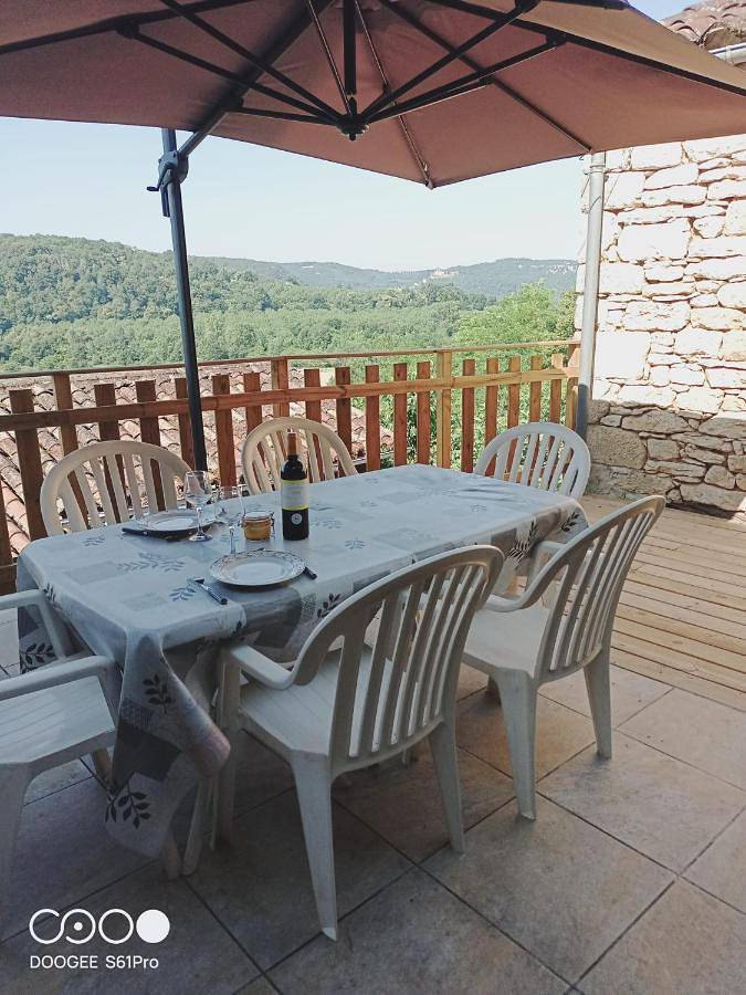 Location de vacances pour 6 personnes, avec vue et terrasse, adapté aux familles à La Roque-Gageac - 2
