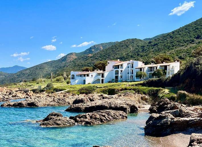 Appart’hôtel pour 2 personnes, avec piscine ainsi que vue et jardin, animaux acceptés
