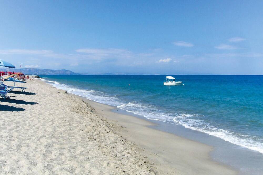 Entire apartment, Spend a wonderful vacation in this apartment near the beach. in Isca sullo Ionio, Ionian Coast Calabria