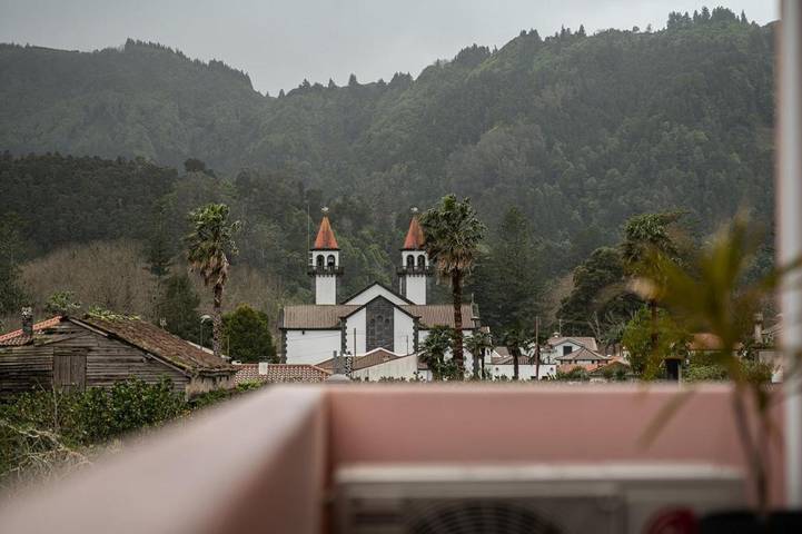 Casa de férias para 4 pessoas, com jacuzzi e varanda em Furnas