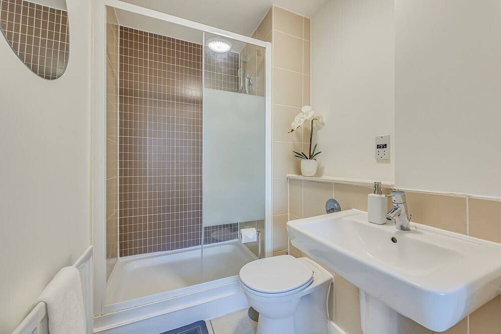 Ganze Wohnung, Stunning City Centre Apartment • Balcony • Free Parking • Fast Wifi • Self-Check-In • Yoko Property in Milton Keynes, Südostengland