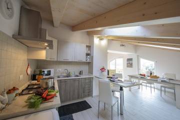 Vacation Rental for 4 Guests in Comune di Angera, Lago Maggiore (Lombardy), Picture 2