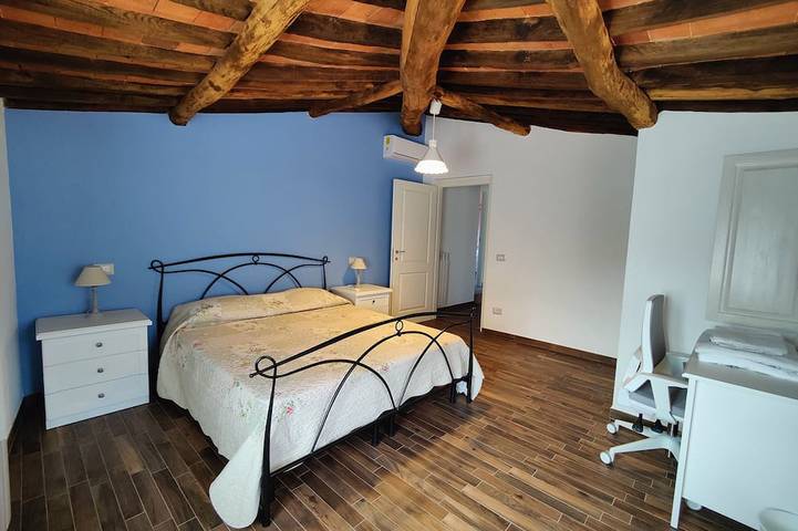 Nuova casa di campagna per famiglie, smart working e cani, con jacuzzi esterna in Camaiore (Toscana), Riviera Toscana
