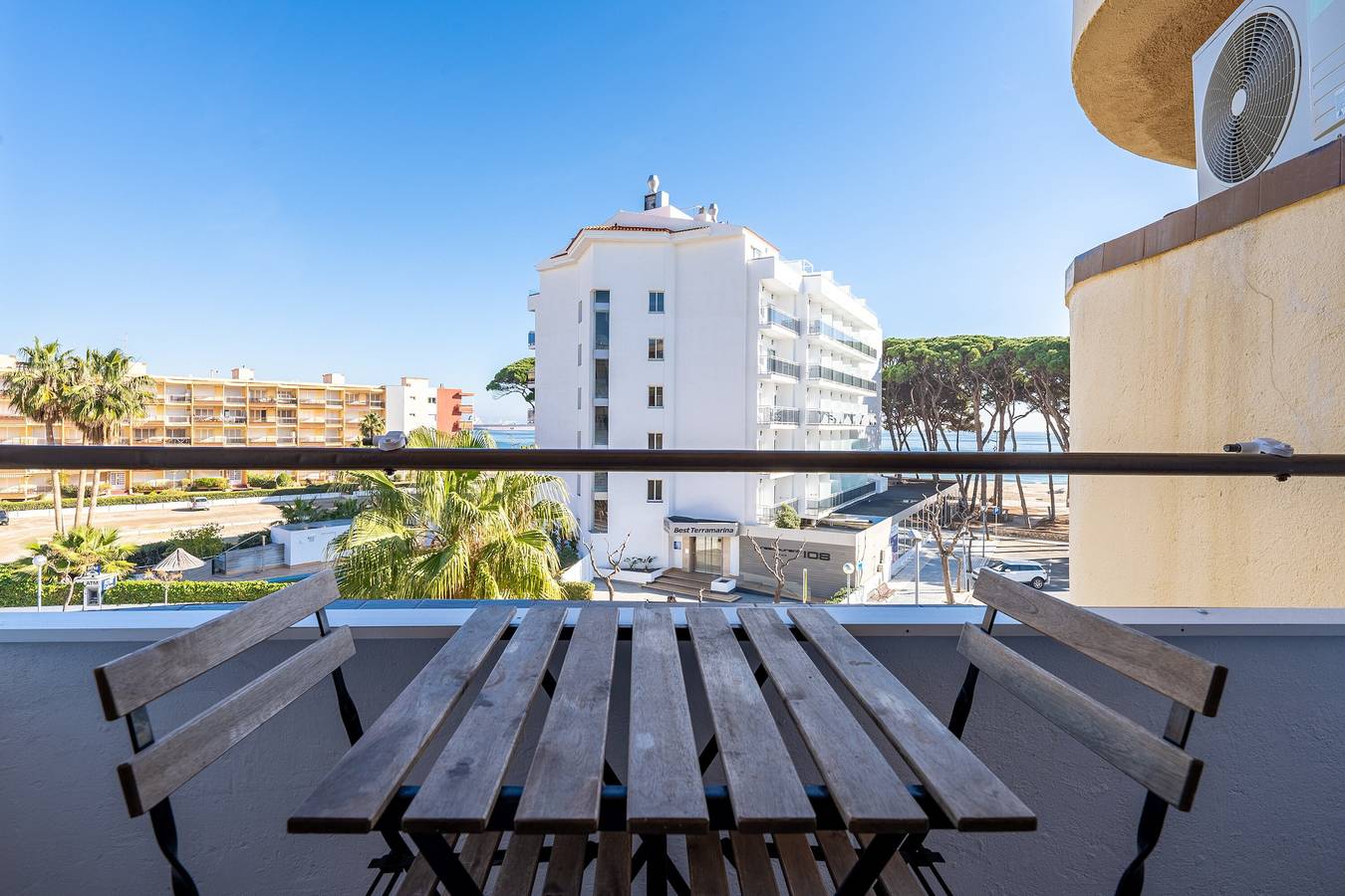 Apartamento entero, Apartamento 'Promar 304' con vistas al mar, Wi-Fi y aire acondicionado in La Pineda, Platja de la Pineda