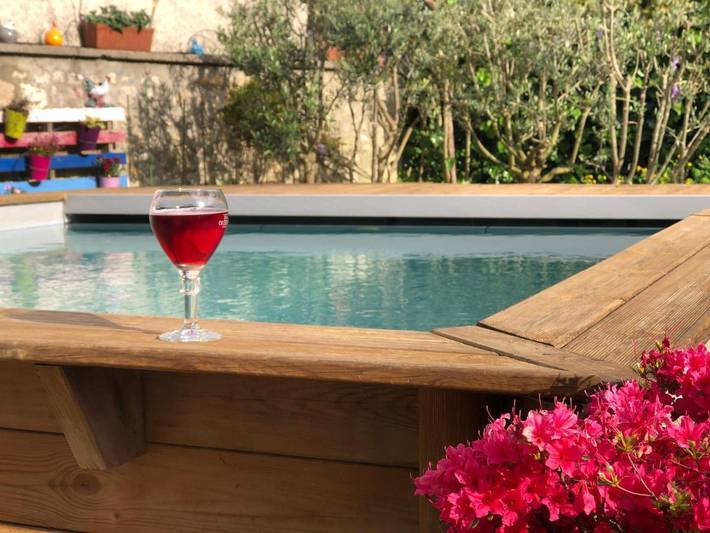 Location de vacances pour 2 personnes, avec piscine et jardin à Pons - 2