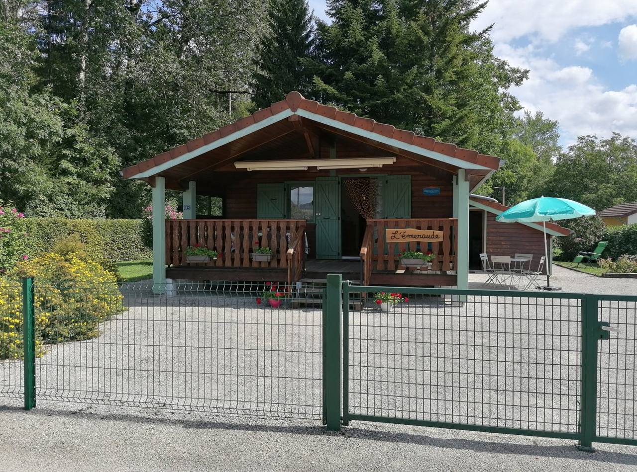 Chalet l'Emeraude, Pays des Lacs 5 Pers in Pont-de-Poitte, Jura