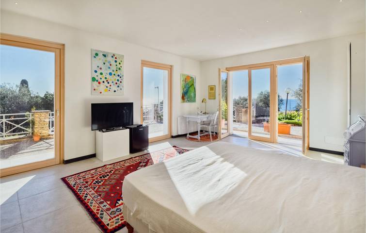 Gemütliche 70 qm Wohnung mit Parkplatz, Heizung, Küche & Internet - 600m zum Strand in Recco, Ligurische Küste