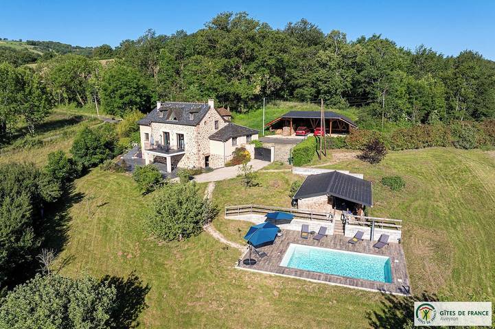 Location de vacances pour 7 personnes, avec jardin à Auzits