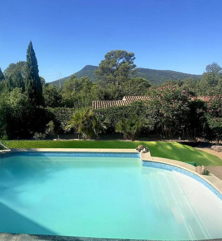 Villa pour 10 personnes, avec vue ainsi que jardin et piscine