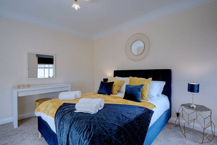 The Old Village Shop | Spacious Dog Friendly Cottage Near the Beach in Great Yarmouth, The Broads