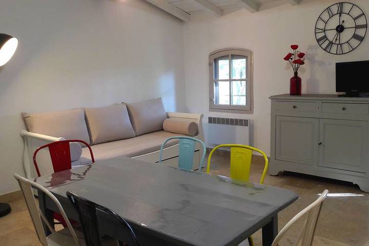 Agriturismo pour 4 personnes, avec jardin et piscine à Maussane-les-Alpilles