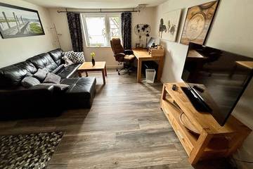 Ferienwohnung für 2 Personen, mit Pool und Balkon in Melsungen