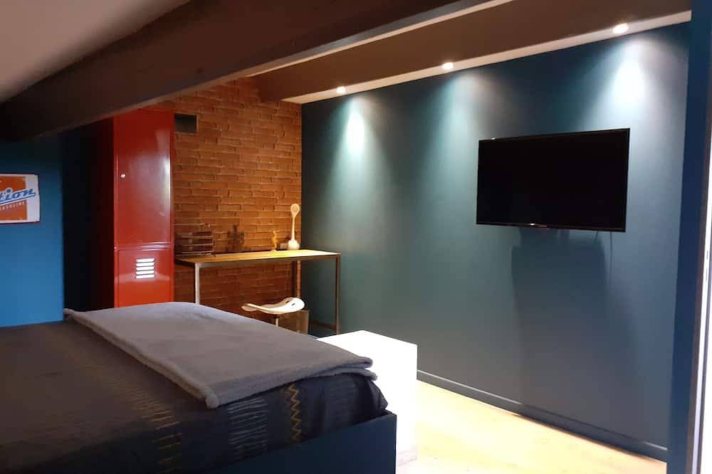 Charming comfortable house in Provence \"Heated pool\" in Saint-Rémy-de-Provence, Arles region