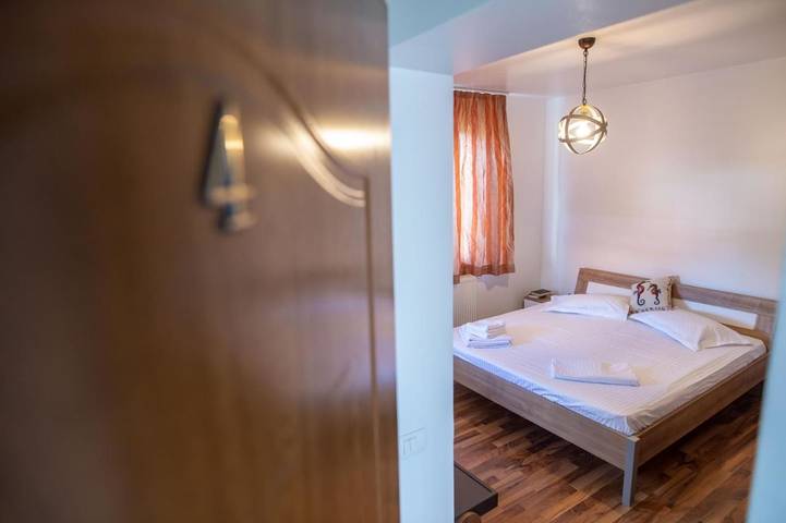 Gîte pour 2 personnes, avec vue ainsi que terrasse et jardin dans Mangalia - 3