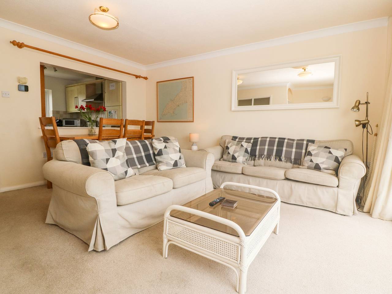 11 Min Y Mor in Pwllheli, Gwynedd