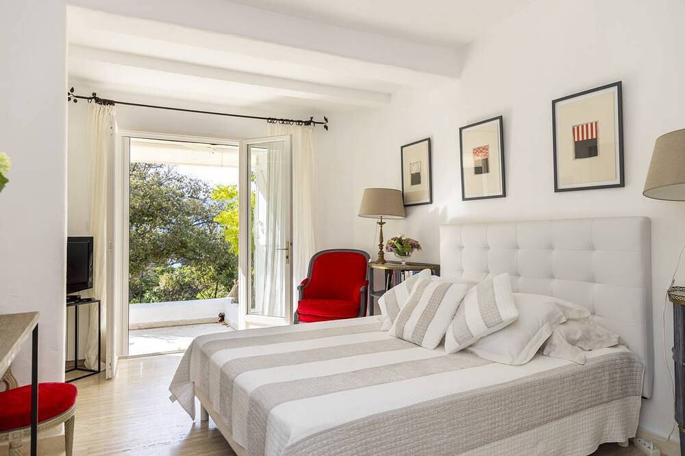 Villa refinada frente a la playa en la península de Isolella in Isolella, Pietrosella