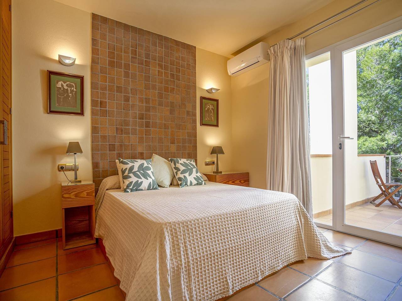 Villa moderna a St Josep de sa Talaia con piscina in Cala Tarida, Sant Josep de sa Talaia