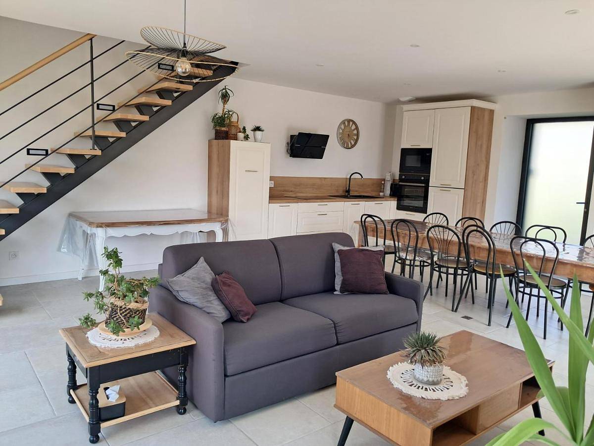 Two-Bedroom House in La Mézière, Région de Rennes