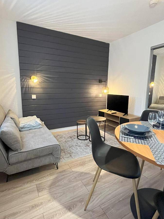 Gîte pour 4 personnes, avec bassin pour enfant ainsi que piscine et vue à Bielle (Pyrénées-Atlantiques) - 3