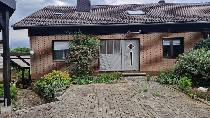 Ferienwohnung für 5 Personen, mit Terrasse und Garten sowie Pool in Nieheim