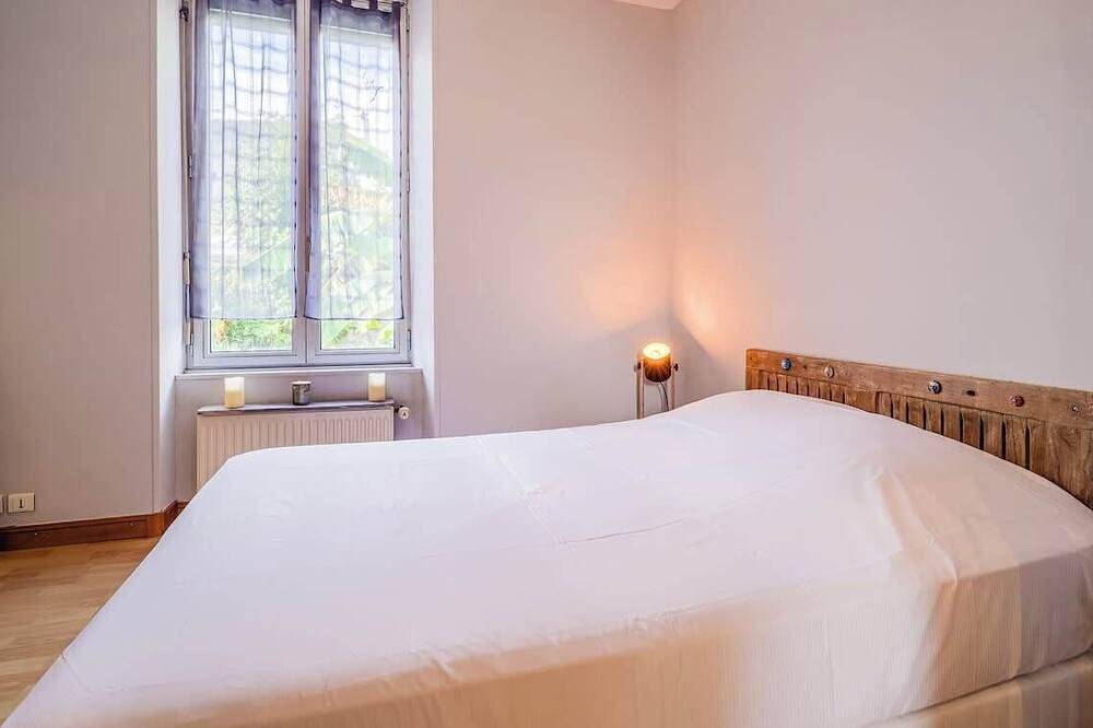 Maison typique à deux pas du bourg et de la mer in Locmiquélic, Côte des Mégalithes