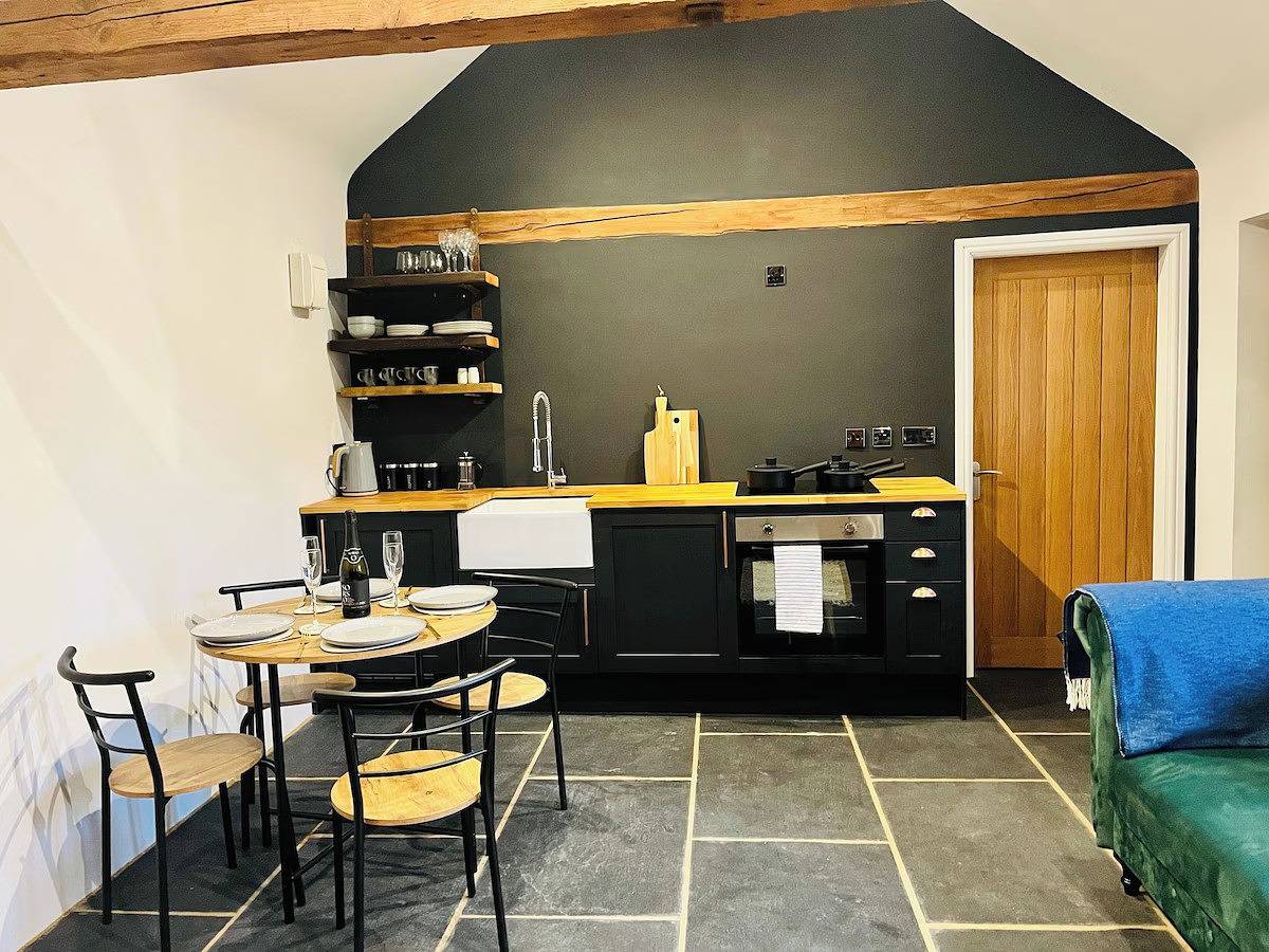 Torworth - 1 Bed Barn - Sleeps 3 - Hot Tub in Nottinghamshire