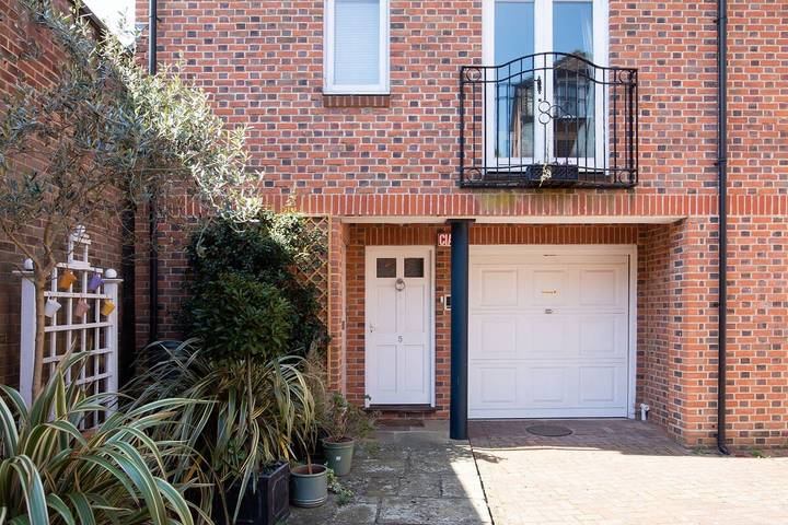 Holiday rental for 6 people in Chichester