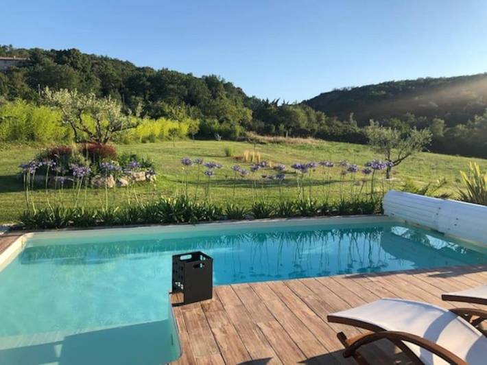 Location de vacances pour 6 personnes, avec Jacuzzi et Terrasse ainsi que Jardin et Piscine à Banne