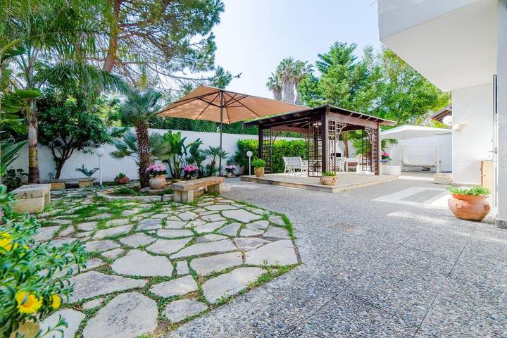 B&b per 4 persone, con terrazza e giardino nonché panorama a Baia Verde