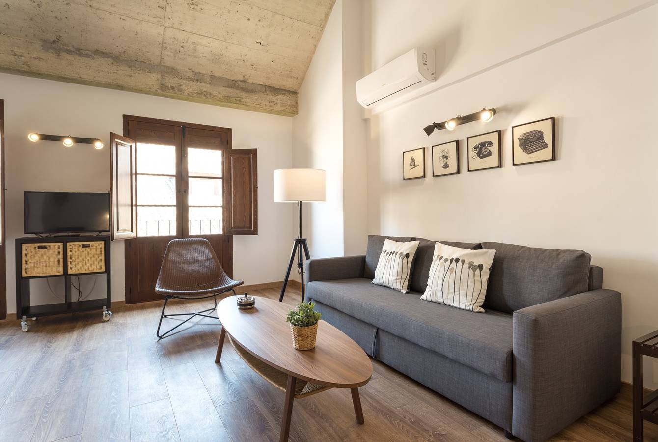 Entire studio, Studio for 4 people with balcony in Malaga Centro Historico, Malaga