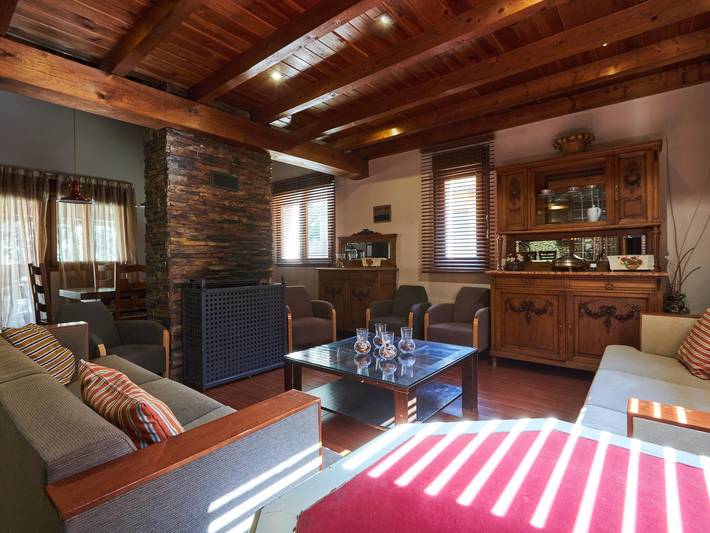 Casa rural para 16 personas, con Balcón/Terraza y Jardín además de Piscina y Sauna en Narrillos de San Leonardo