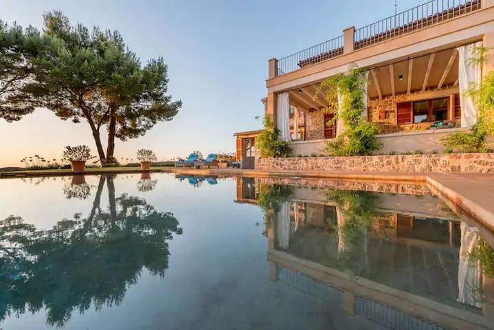 Villa für 12 Personen, mit Balkon und Terrasse sowie Pool in Deià