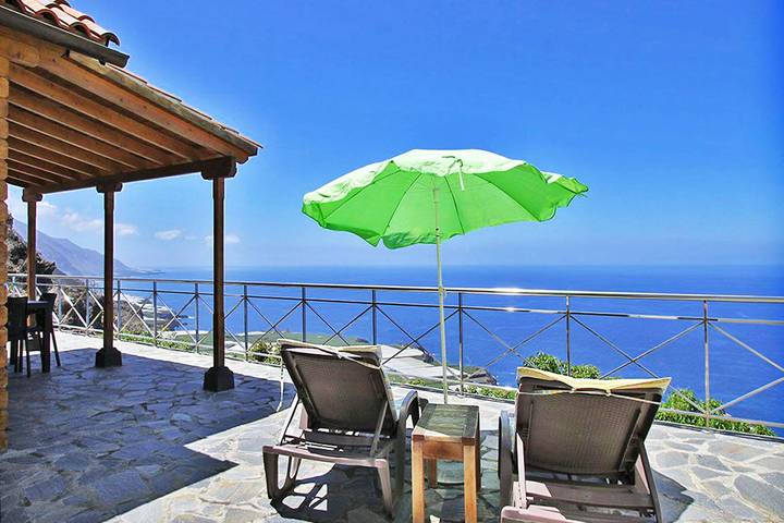 Ferienhaus für 4 Personen, mit Terrasse und Garten sowie Pool und Sauna in Puerto Naos
