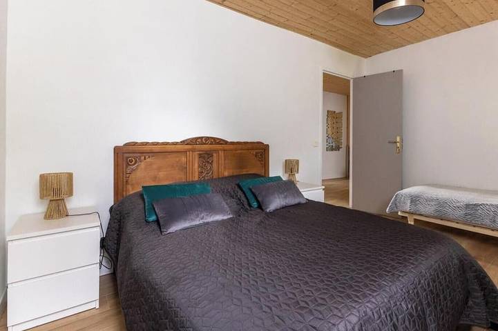Location de vacances pour 7 personnes, avec Balcon et Jardin à Larodde - 3