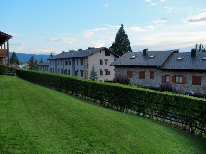 Gîte pour 6 personnes, avec jardin à Llívia - 3