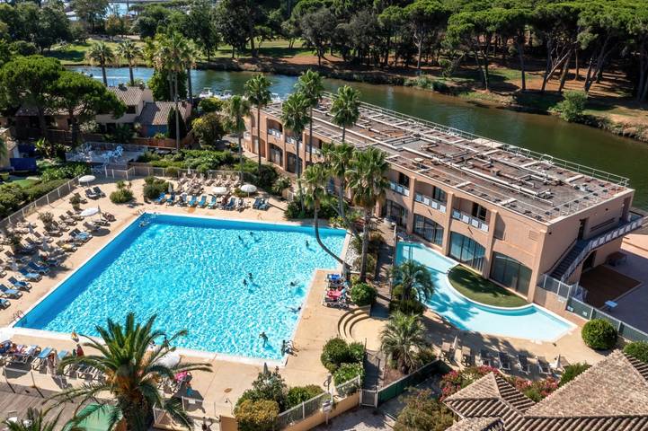 Gîte pour 5 personnes, avec piscine et bassin pour enfant, adapté aux familles dans Port de Cannes Marina